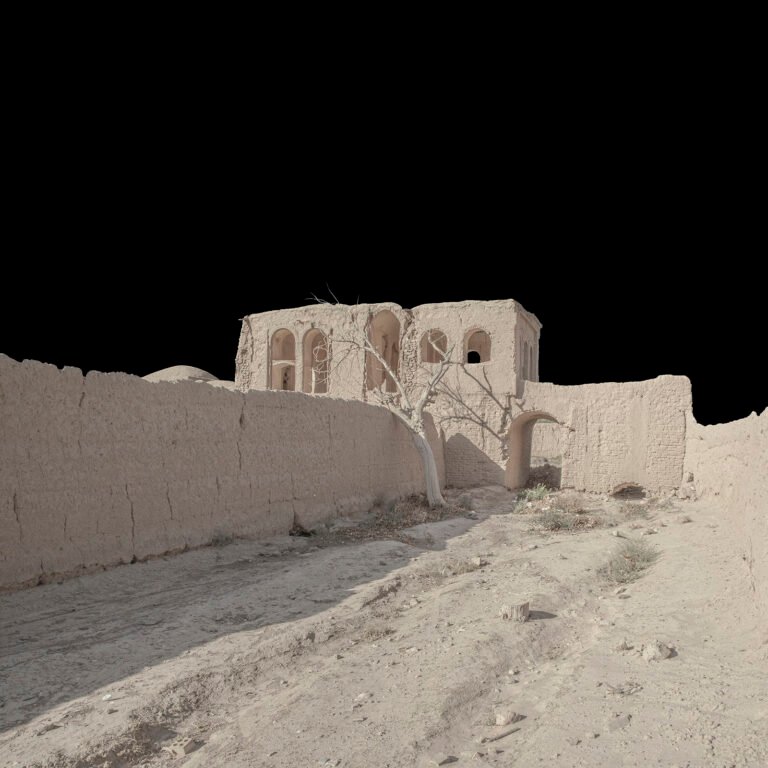 Slow Dancing In the Dark, Photo by Milad Safabakhsh