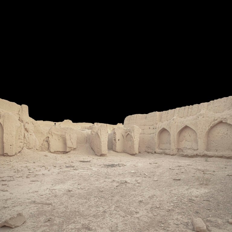 Slow Dancing In the Dark, Photo by Milad Safabakhsh