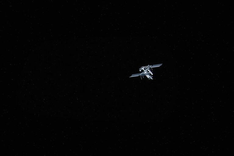 Artemis II Astronauts Reveal Earth Photography from Lunar Mission