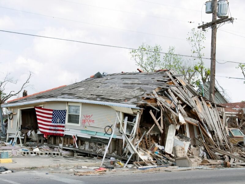 Breaking News: Photojournalist’s Quick Action Saves Life at Disaster Scene