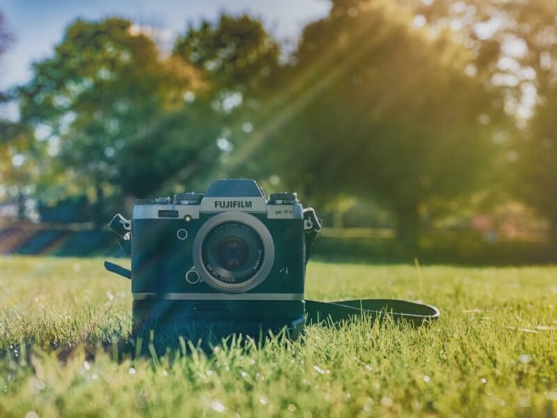 Premium Mirrorless Cameras at Unbeatable Prices This Season