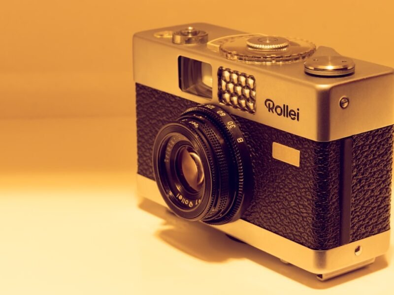 Vintage Camera Reveals Unexpected Gift: Father’s Image Emerges in Wedding Frames