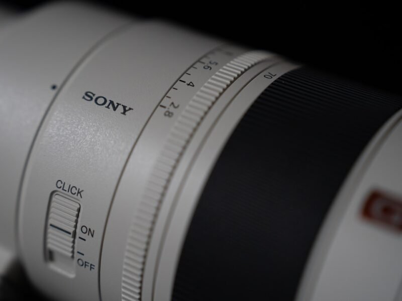 Budget Telephoto Lenses: Understanding the f/8 Aperture Compromise