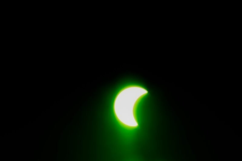 Capturing Solar Eclipse Motion: A Timelapse Journey Through Spain