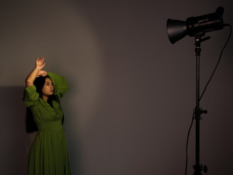 Mastering Single-Light Portrait Photography: A Simplified Approach