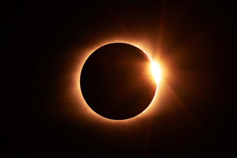 Photographer Launches Smart Eclipse App for Flawless Solar Captures