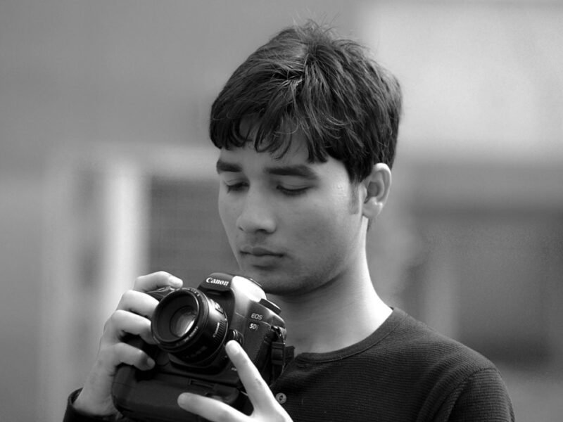 AI-Driven Posing Coach App Revolutionizes Portrait Photography