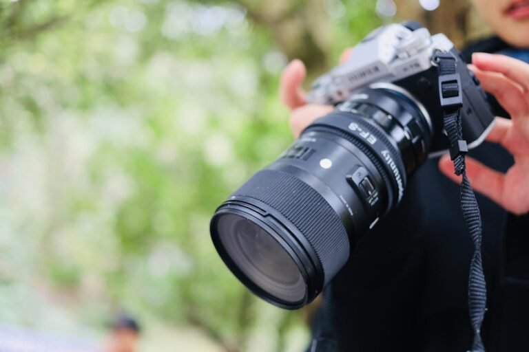 Fujifilm Launches Ultralight 400mm Telephoto for Wildlife and Sports