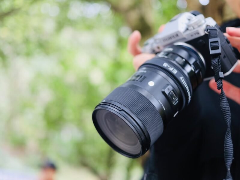 Fujifilm Launches Ultralight 400mm Telephoto for Wildlife and Sports