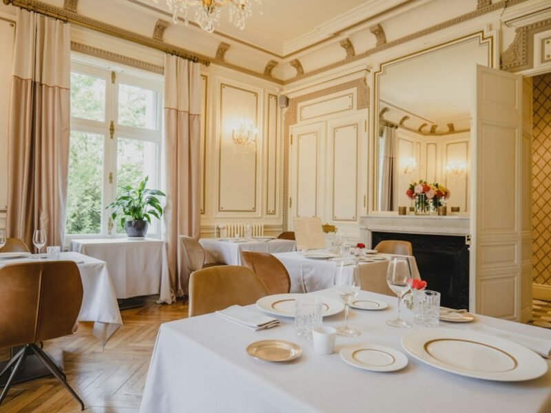 Haute Cuisine Hotspot Restricts Image Capture Amid Social Media Surge
