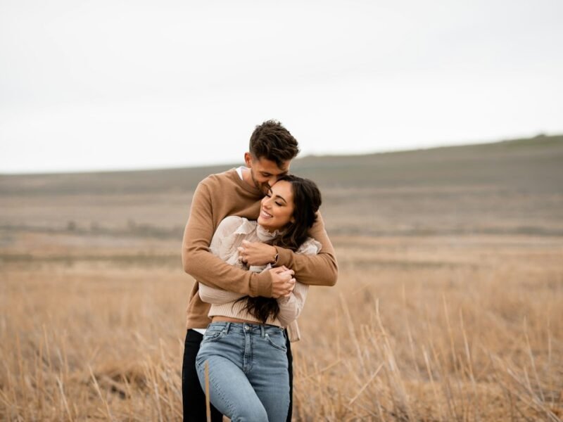 Beyond Stiffness: Natural Poses When Couples Look Uncomfortable