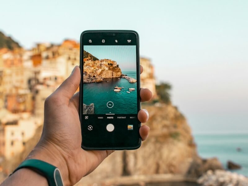 Lightroom Mobile Introduces AI-Powered Eye Generation Tool